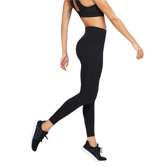 SPANX Pants - SPANX Leggings Every.Wear Knockout Leggings with Pocket M NWT